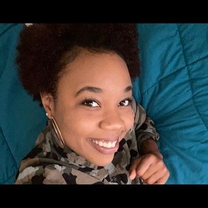 Meet your Posher, Nakia